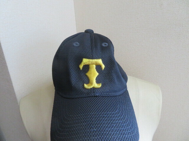 大阪タイガース　（メッシュ刺繍）キャップ帽子　日本製　サイズL
