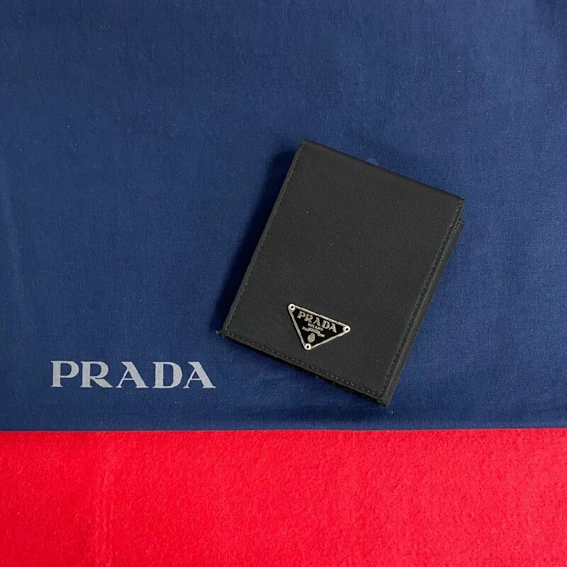 ほぼ未使用 希少品 PRADA プラダ 三角ロゴ 金具 ナイロン カードケース コインケース 折り財布 ブラック 黒 72303