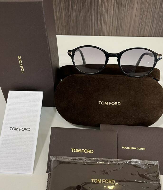 未使用 保管品 TOM FORD トムフォード サングラス TF5428 ブラック 黒 メガネ ケース メガネ拭き付き