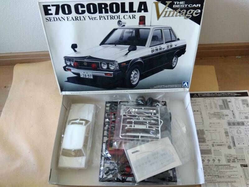 アオシマ 1/24 E70 カローラセダン 前期型パトロールカー ビンテージシリーズ