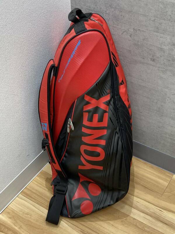 【♯7843】YONEX　ヨネックス　テニスラケットバッグ　赤　スレ　破れ　要画像確認