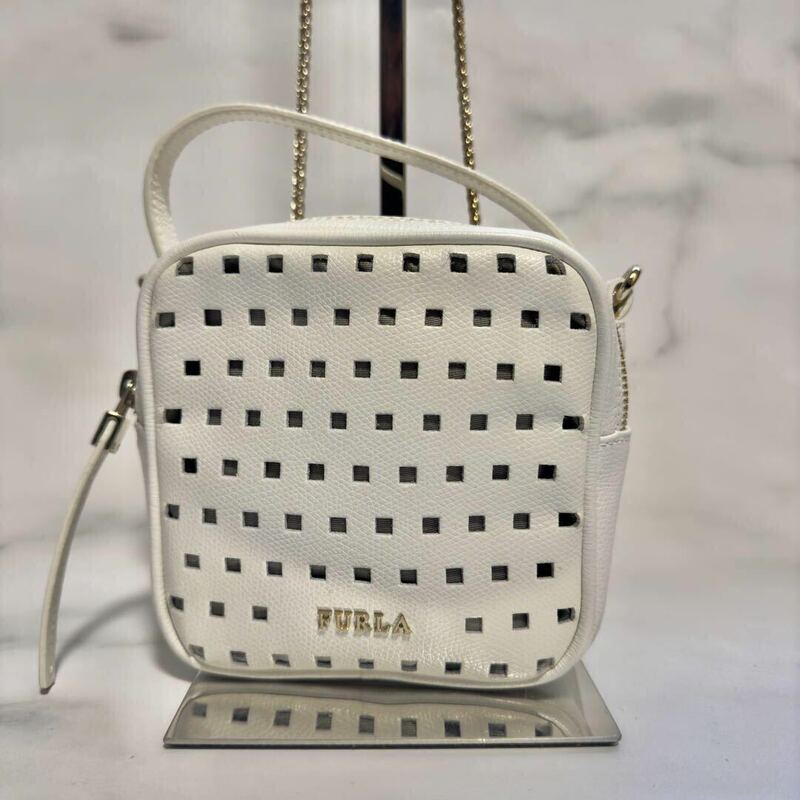 FURLA/フルラ白ホワイト２Wayパンチングレザーチェーンミニショルダーバッグ