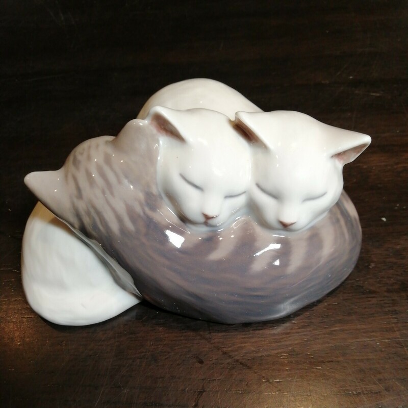 #329 ロイヤルコペンハーゲン 猫 ネコ 陶器 置物 ROYAL COPENHAGEN フィギュリン 美品 Sleeping kittens 1999