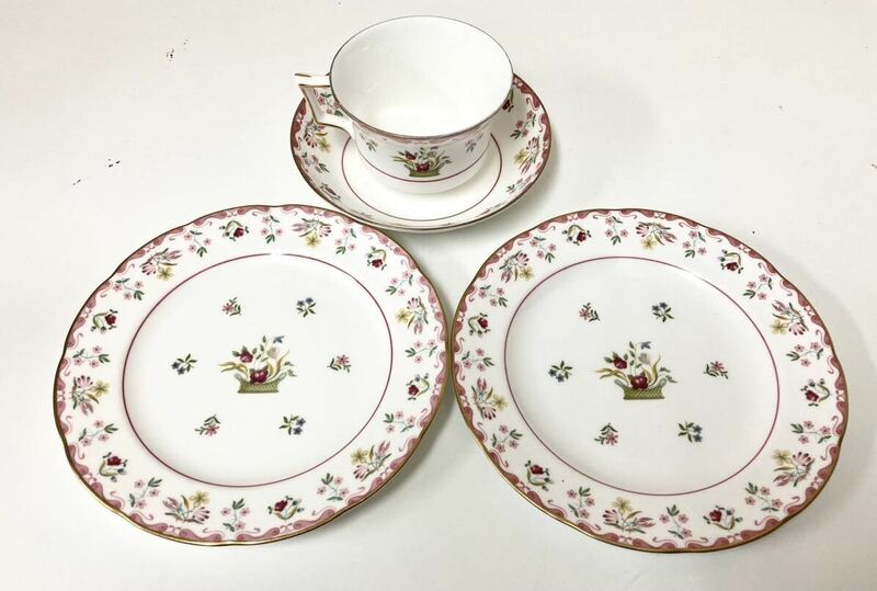 【中古】【カップ・ソーサー・皿4点セット】Wedgwood /ウェッジウッド /ビアンカ/カップ＆ソーサー/皿/洋食器 