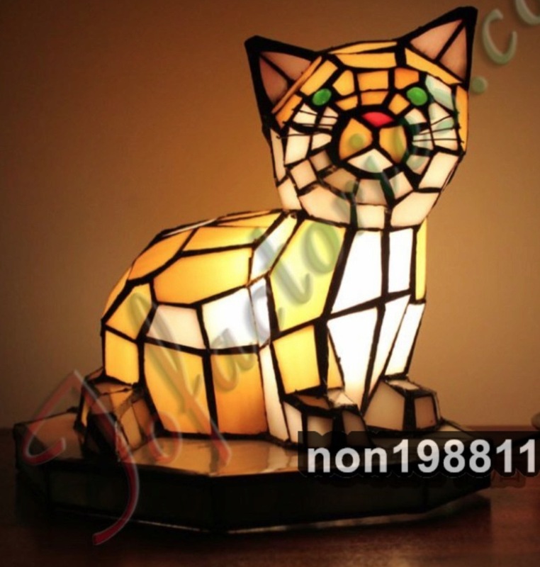 テーブルランプ 猫 ステンドグラス オブジェ 卓上照明 北欧 モダン インテリア デザイナーズ ベッドルーム リビング 明るい おしゃれ 人気