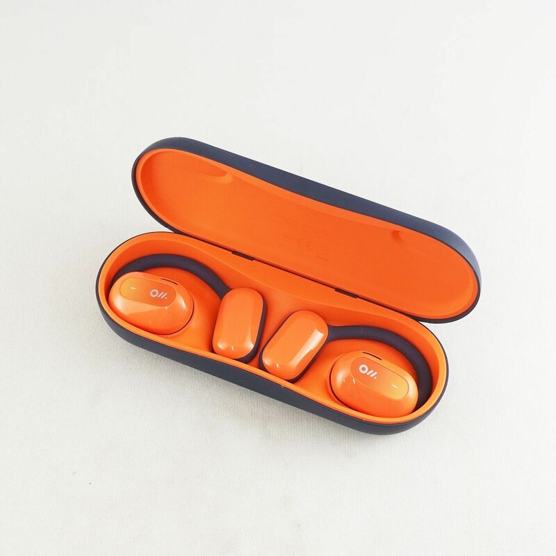 Oladance ウェアラブルステレオ OLA02 ワイヤレスイヤホン USED美品 耳をふさがない フック型 IPX4 防滴 マイク オレンジ 完動品 V0496