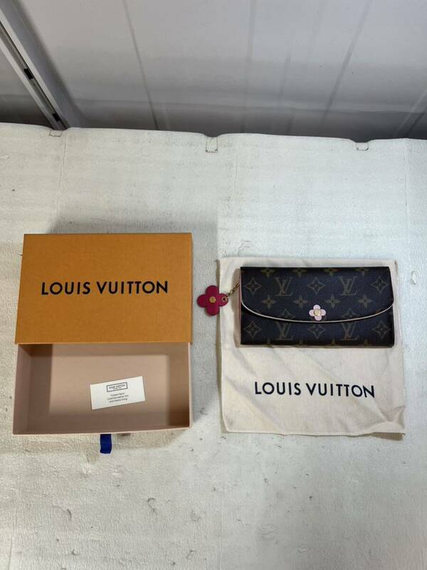 【美品】LOUIS VUITTON ルイヴィトン M64202 ポルトフォイユ エミリー フラワーチャーム モノグラム 長財布 ケース 袋付き 中古品