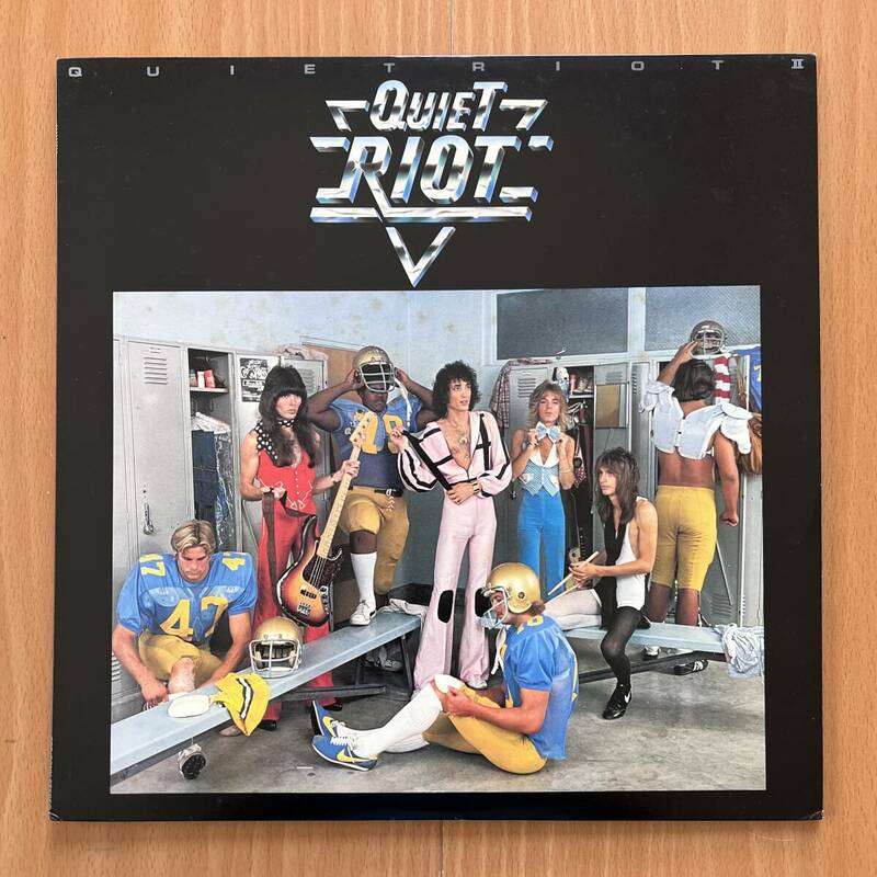 国内盤 LP レコード クワイエット・ライオット QUIET RIOT Ⅱ 暴動に明日はない 歌詞カード付 ランディ・ローズ CBSソニー 25AP1192