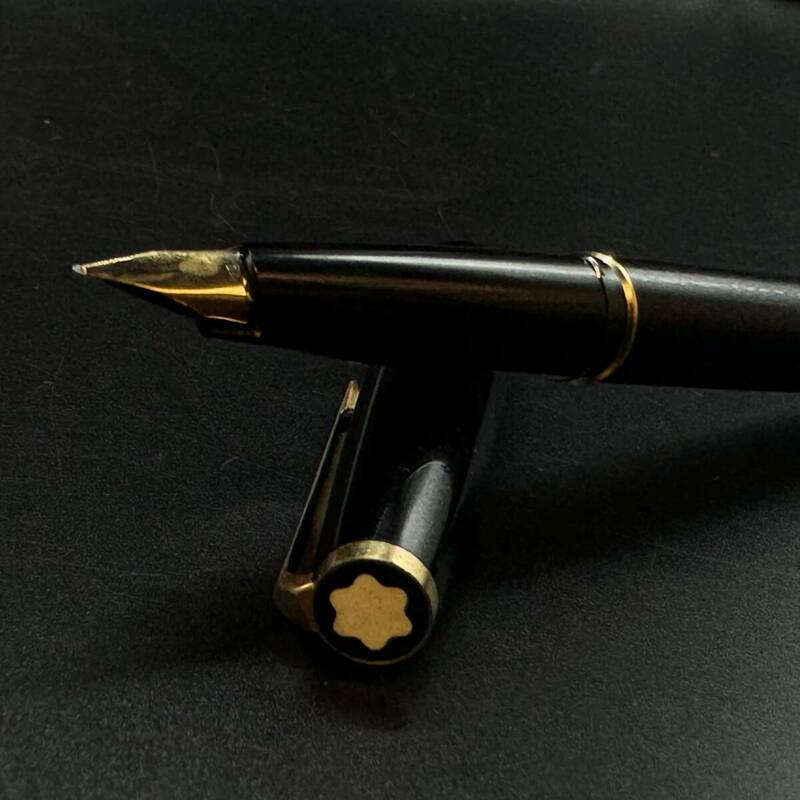 MONTBLANC モンブラン 万年筆 吸引式 ペン先 585 刻印あり ブラック×ゴールドカラー 筆記用具 文房具 1円出品