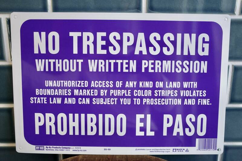 新品 NO TRESPASSING 立ち入り禁止 進入禁止 メタルサイン 看板 アメリカ製 HYKO ガレージ アメリカンハウス USDM メキシコ