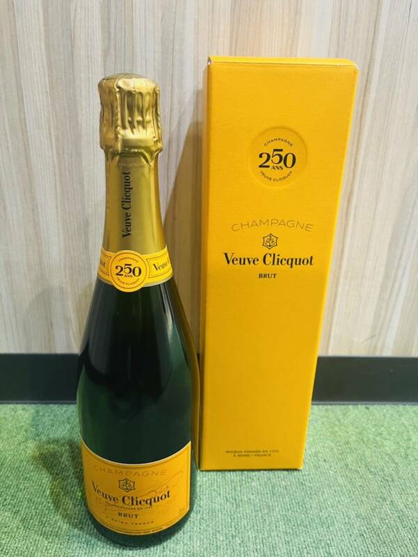 H5920 1円～【未開栓】ヴーヴクリコ イエローラベル 750ml 12% 未開栓 Veuve Clicquot BRUT シャンパン