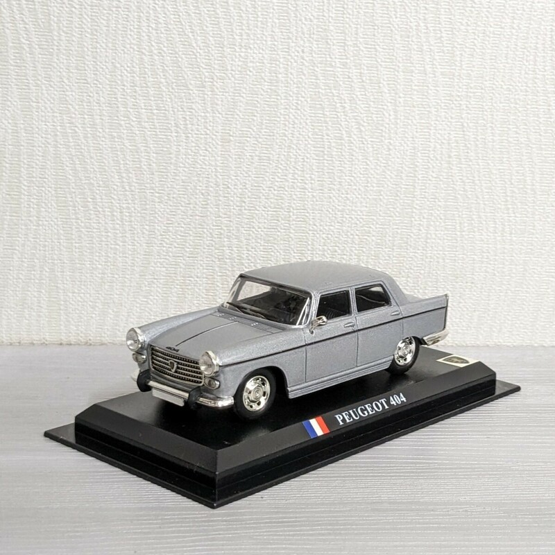 1/43 プジョー 404 PEUGEOT 404 旧車 クラシックカー デルプラド ダイキャスト製 ミニカー delprado