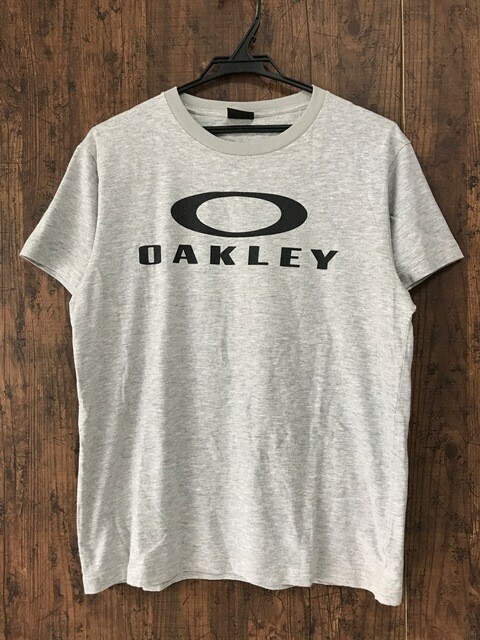 ss_1237y ★定形外 配送★ オークリー OAKLEY 半袖Tシャツ グレー 丸首 デカプリント スポーツウェア トレーニングウェア メンズ M