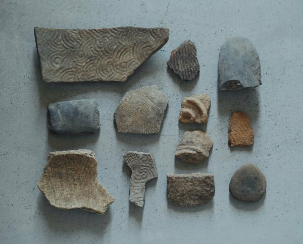 土器 陶片 / 縄文土器 弥生土器 須恵器 土師器 磨製石斧 磨石 布目瓦 残欠
