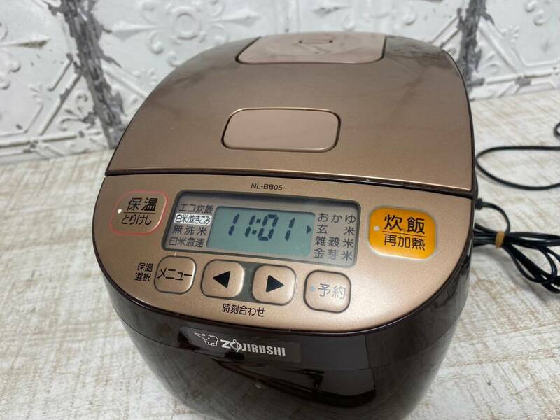 ★a-5【動作品】象印 ZOJIRUSHI 3合炊き 炊飯器 NL-BB05 0.543合炊き 2020年製