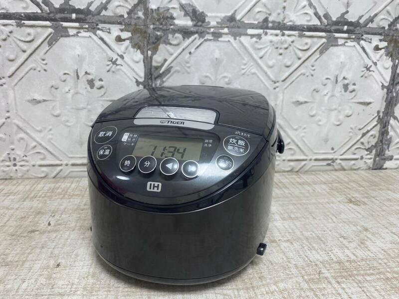 ★a-7　JPW-B100 HD タイガー TIGER IH炊飯ジャー 炊飯器 (5.5合炊き) 家電 2021年製 動作品
