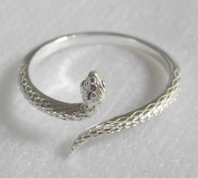 イギリス 銀製クラフト シルバーリング 指輪 蛇 ヘビ UK(Q) 17号 18mm スターリングシルバー 銀925 アンティーク