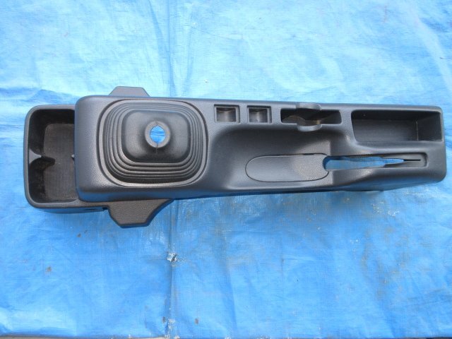 キャリー　ＥＢＤーＤＡ６３Ｔ　Ｈ２４年　２６Ｕ　ＭＴシフトパネル　センターパネル