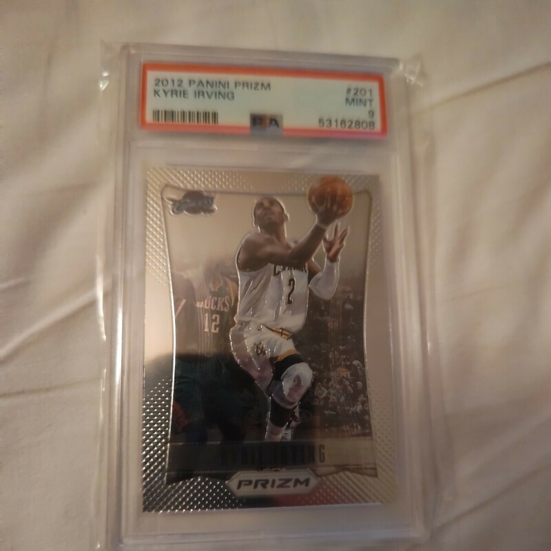 HotPSA9超激レア 12-13 Panini Prizm Kyrie Irving カイリーアービング SP RC ＃201 現Mavs主力 NBA スーパースター デザインかっこいい