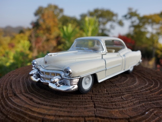 【送料350円】キャデラック 62クーペ 1953年式 ミニカー ホワイト色 1/43 アメ車 ＣＡＤＩＬＬＡＣ