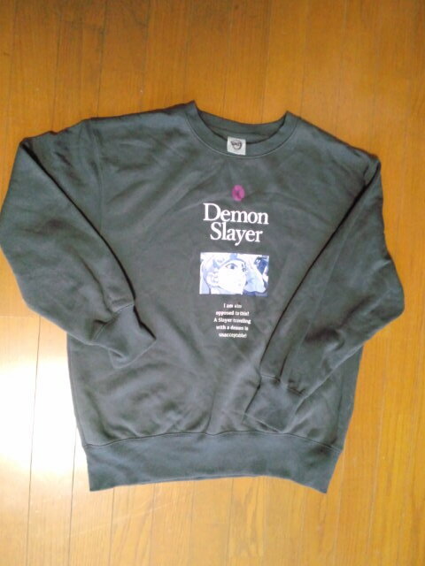 ★即決中古品 Demon　SLAYER　鬼滅の刃 　トレーナー L　 濃いグレー系色 　長袖 メンズ （GU）