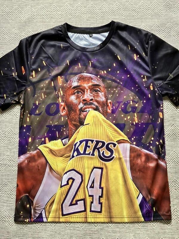 【新品】 コービー・ブライアント LAKERS シャツ NBA ユニフォーム Tシャツ ロサンゼルス・レイカーズ ジョーダン カリー レブロン 美品 M