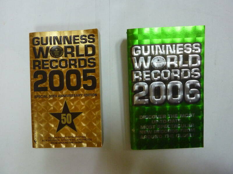 本 英語版[ ギネスブック / GUINNESS WORLD RECORDS 2005/2006 ]２冊セット 約17.5㎝X10.5㎝ 送料無料