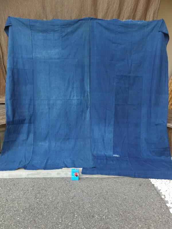 使い込んで色褪せた青系中厚藍木綿古布・3幅繋ぎ×2枚(6幅分)・190×96㌢・総重610g・小傷・リメイク素材