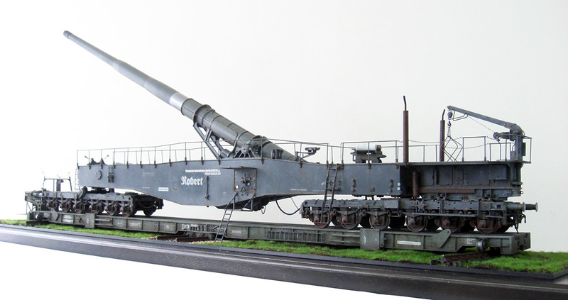 トランペッター1/35 ドイツ列車砲 ロベルト（Robert） 280mm K5(E) 完成品