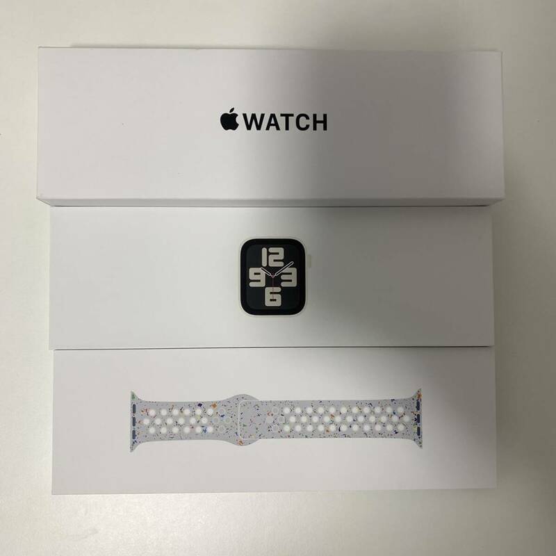 【 新品未開封】 Apple Watch SE 第2世代 40mm GPSモデル A2722 MRTQ3J/A スターライト /本体 ＋ NIKE ナイキ バンド