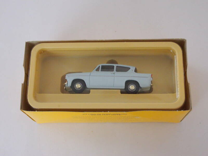 Vanguards 1/43 Ford Anglia