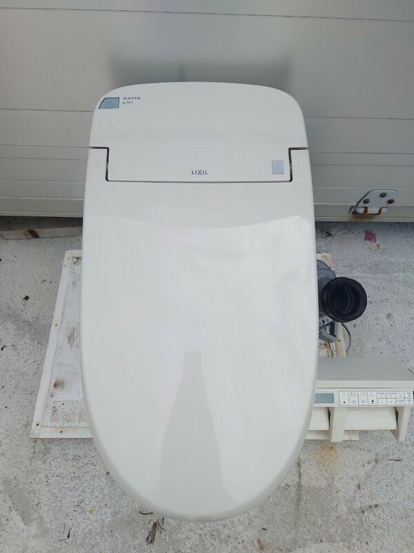 【FI5】 LIXIL 一体型トイレ DV-G116 自動オープン タンクレストイレ便器 サティス 温水洗浄便座 INAX リモコン付き