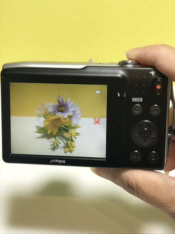 Nikon ニコン　COOLPIX S3300 クールピクスコンパクトデジタルカメラ 動作確認済み