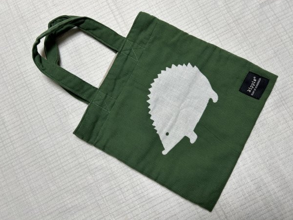 ☆美品☆/kippisキッピス/可愛いガーゼバッグ、ミニバッグ/ハリネズミ緑