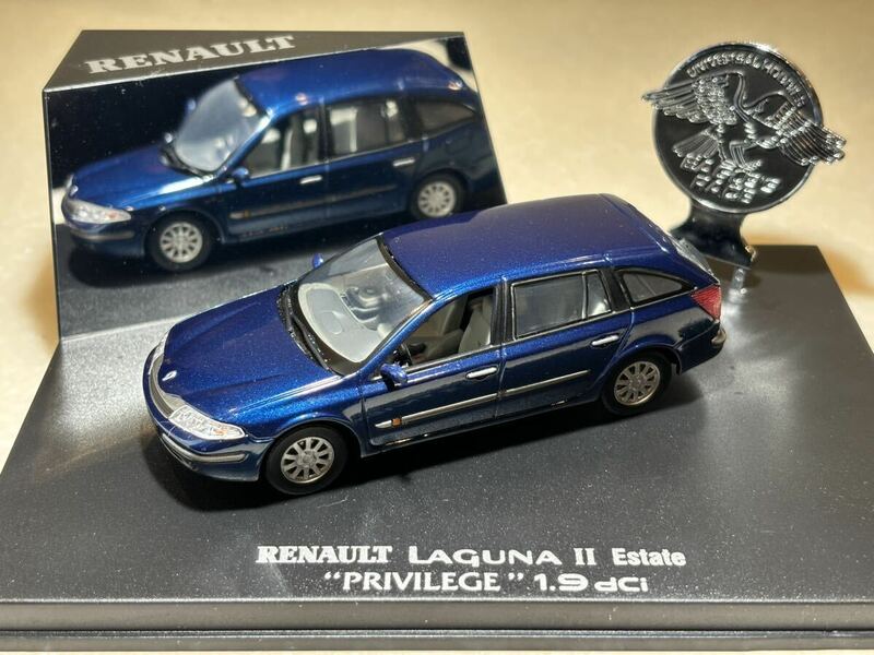 1/43「ルノーラグナⅡ Estate PRIVILEGE 1.9 dCi ダークブルーメタリック　ユニバーサルホビーズ製 E2153