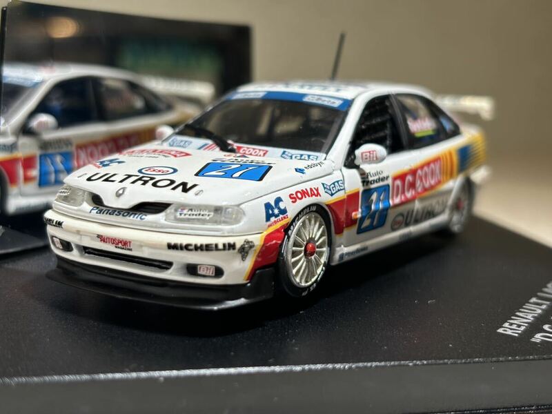 1/43 ルノー純正「ルノー ラグナ D.C.COOK BTCC 1998 TOMMY RUSTAD」ホワイト　VITESSE製 