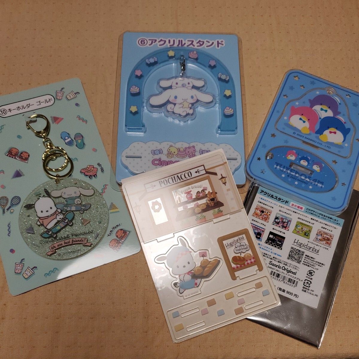 サンリオ　シナモロール　ポチャッコ　タキシードサム　アクリルスタンド　アクスタ　キーホルダー　４点セットで　未使用　SANRIO　格安