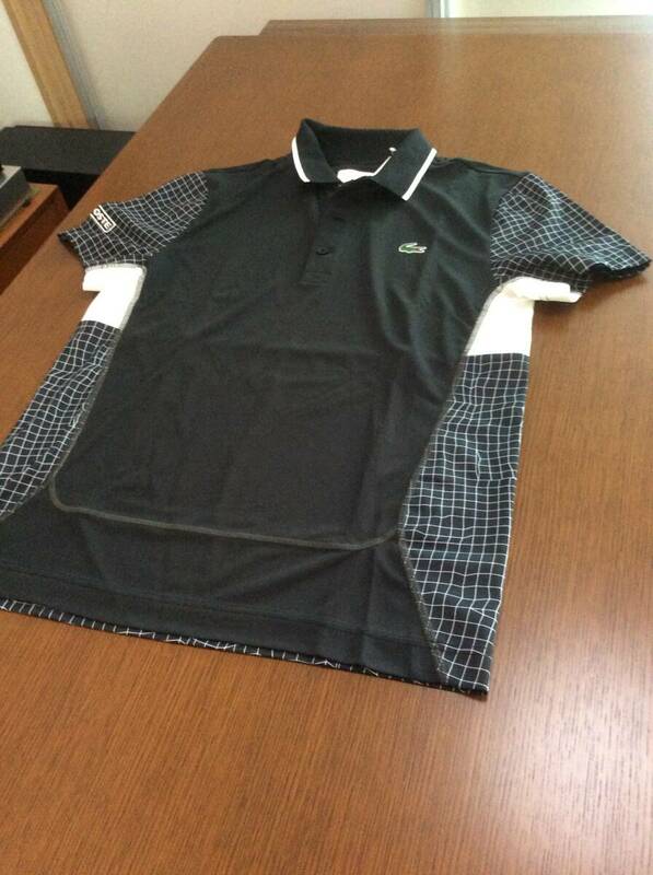 送料無料 未使用タグ付 定価1万円 LACOSTE SPORT 黒 デザイン ポロシャツ サイズ4（US)M ウルトラドライ UV