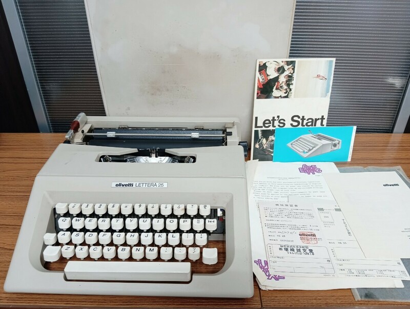 D445　オリベッティ　OLIVETTI　タイプライター　LETTERA 25　スペイン製　英文タイプライター　昭和レトロ　ケース付き　ヴィンテージ