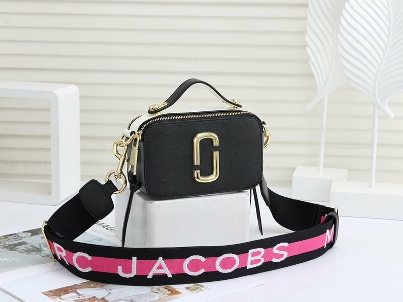 MARC JACOBS マークジェイコブス ザ スナップショット ショルダーバッグ