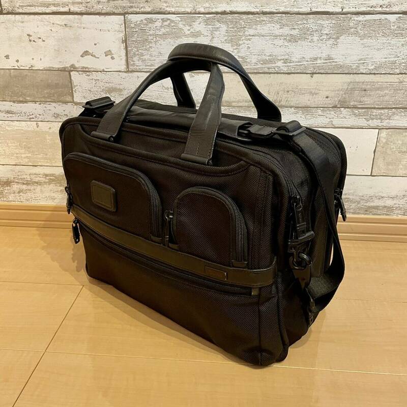 【美品】TUMI トゥミ　ビジネスバッグ　ブリーフケース　26141D2 2way A4サイズ収納可　キャリーオン機能　ブラック　黒　拡張機能