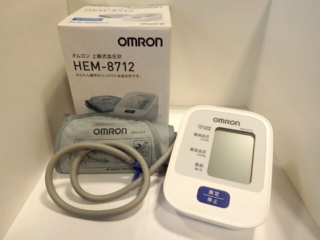 ★ 動作品 ★ OMRON オムロン 上腕式血圧計 HEM-8712 2019年製 ヘルスケア かんたん操作 コンパクト ★