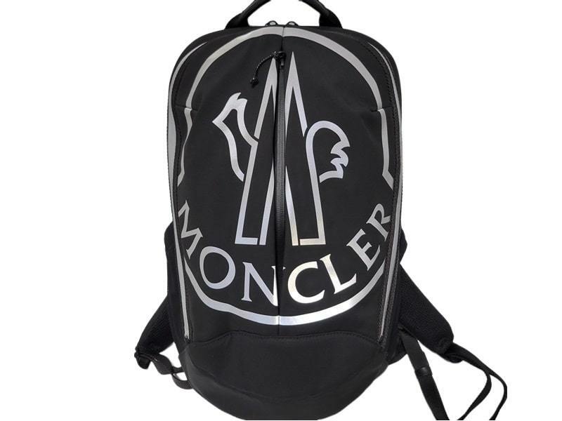 新品本物モンクレールMONCLER でかロゴを大胆に配したデザイン ナイロンｘレザーリュック バッグ バックパック 黒 ダウンパーカーに合う