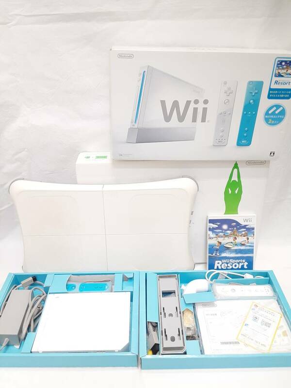 【中古】Nintendo Wii 任天堂 Wiiスポーツ リゾートパック ホワイト バランスWiiボード セット 通電確認 ／ ソフト 付属品 専用箱付 