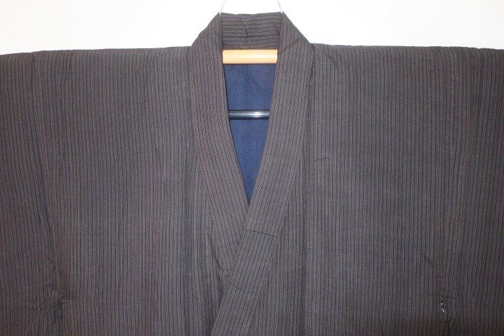 弐9489 本絹出羽紬 男着物 裄66丈130К泥染の縞飛白 手入れ済 カッコイイ着物だけシリーズ