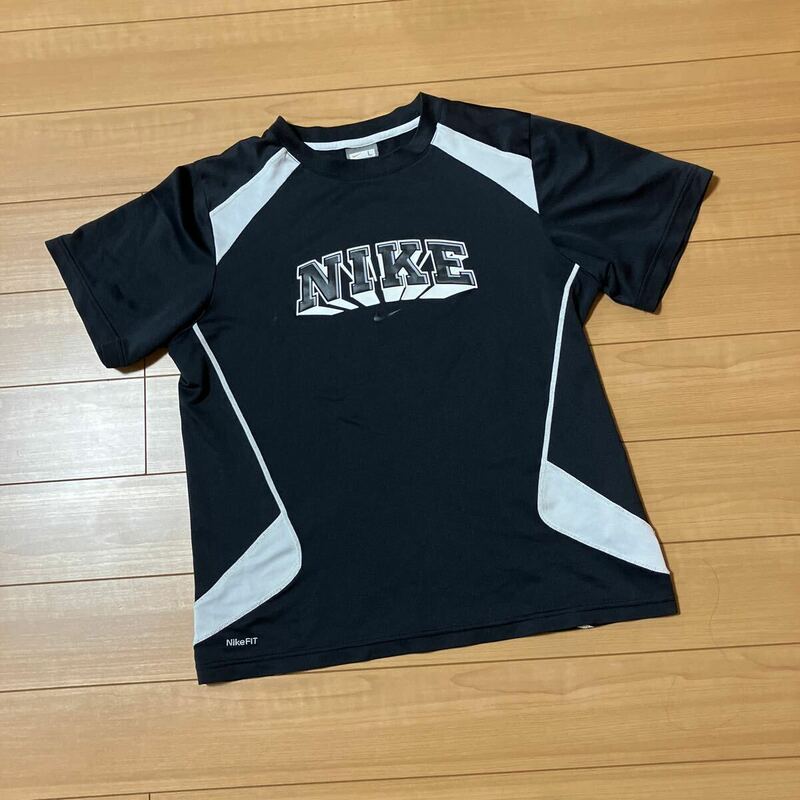 NIKEナイキ　半袖Tシャツ（150-160）