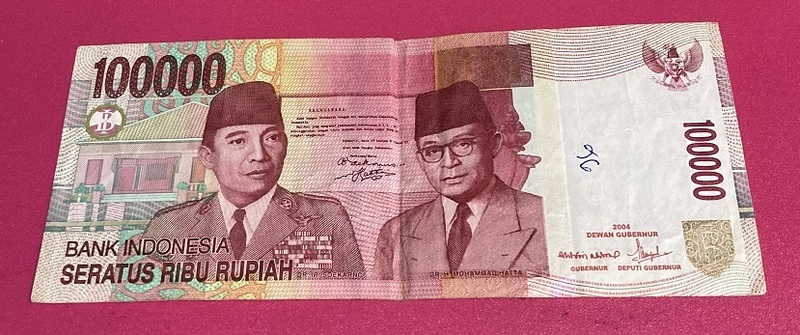 インドネシア　100,000　ルピア　紙幣