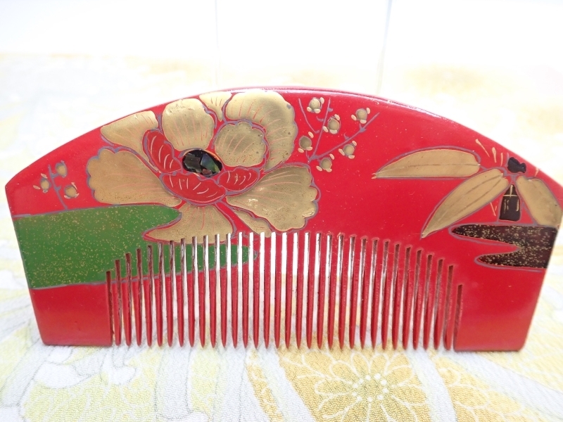 A425　櫛　赤地に花絵　和装小物/レトロ/髪飾り/着物　Japanese Kimono Jewelry