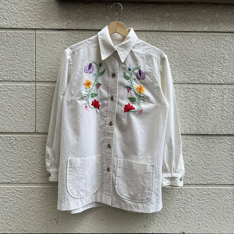 70s USA古着 白 コットン シャツジャケット カバーオール 花柄 刺繍 カラフル アメリカ古着 vintage ヴィンテージ レディース 70年代