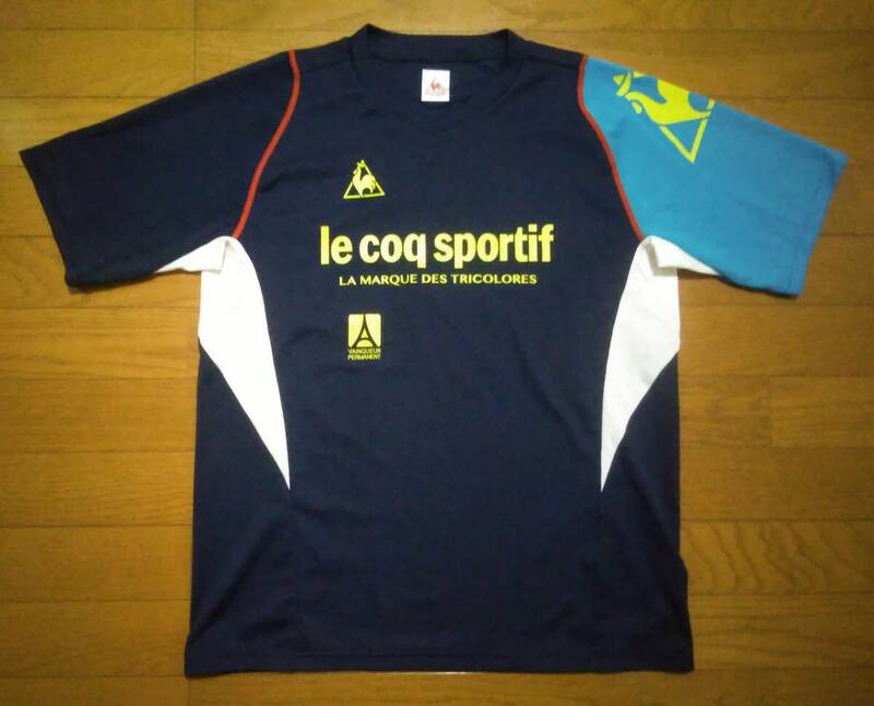 Ｍサイズ 167〜173▲le coq sportif ルコック▲ポリエステルドライ　浅Vネック半袖Ｔシャツ／ラグラン、背面ビッグロゴ